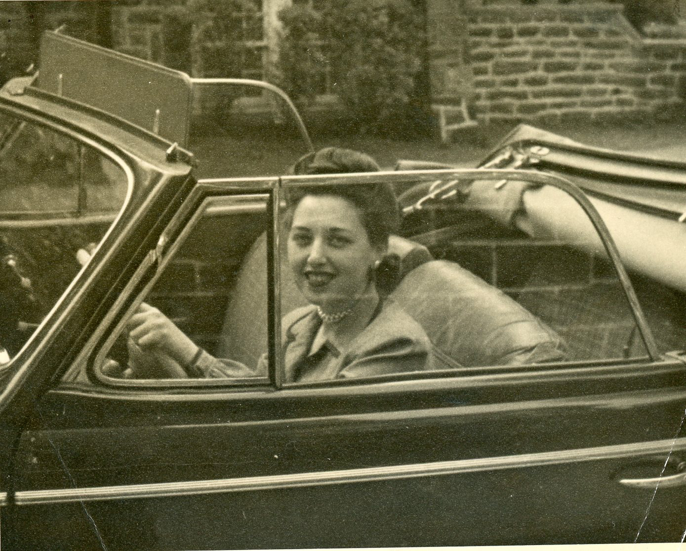 young-Helen-in-car001.jpg